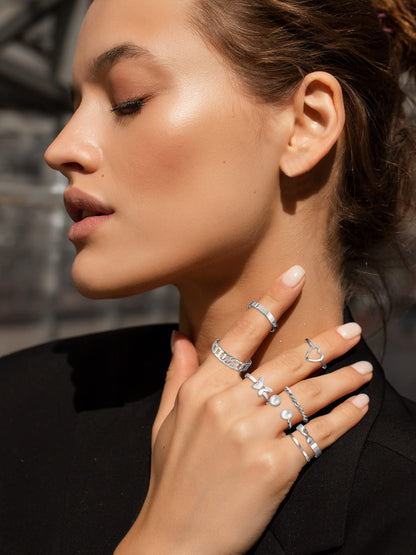 Dollcini 33 Részes Ékszerszett – Elegáns Arany Fülbevalók és Gyűrűk