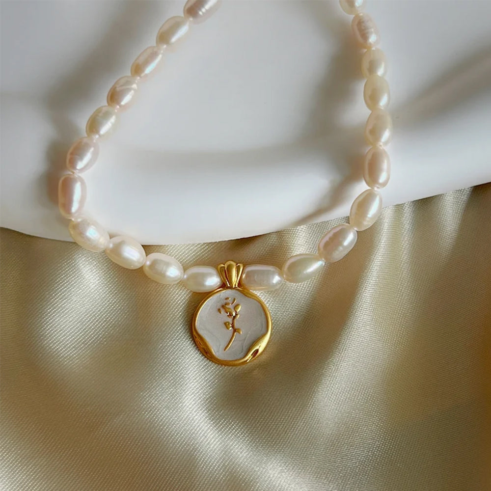 Dollcini Pearl Ékszerkészlet – Nyaklánc és Gyöngy Fülbevaló