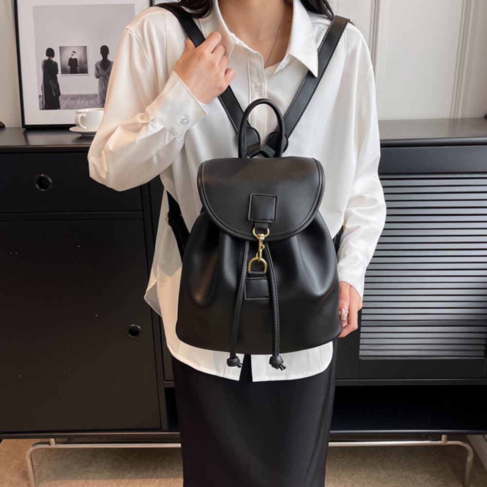 Dollcini Divatos Női Hátizsák – Elegáns és Praktikus Műbőr Táska