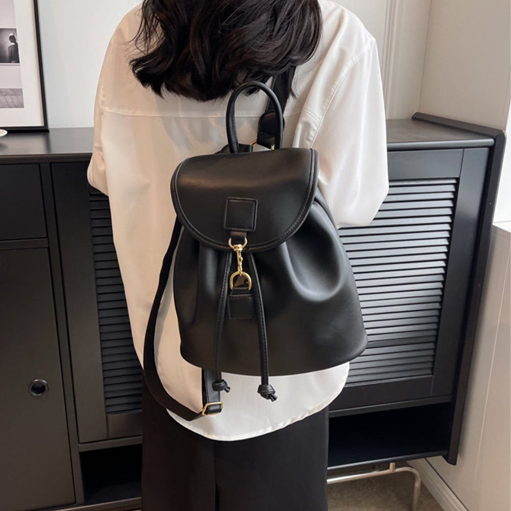 Dollcini Divatos Női Hátizsák – Elegáns és Praktikus Műbőr Táska