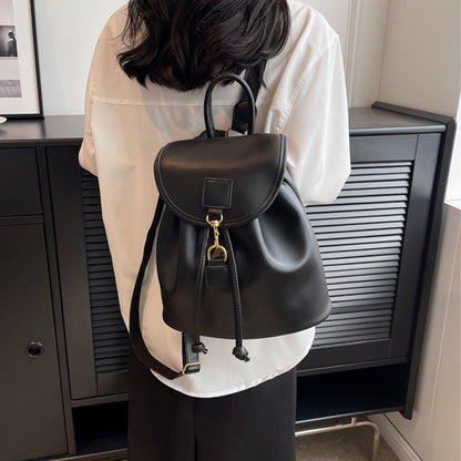 Dollcini Divatos Női Hátizsák – Elegáns és Praktikus Műbőr Táska