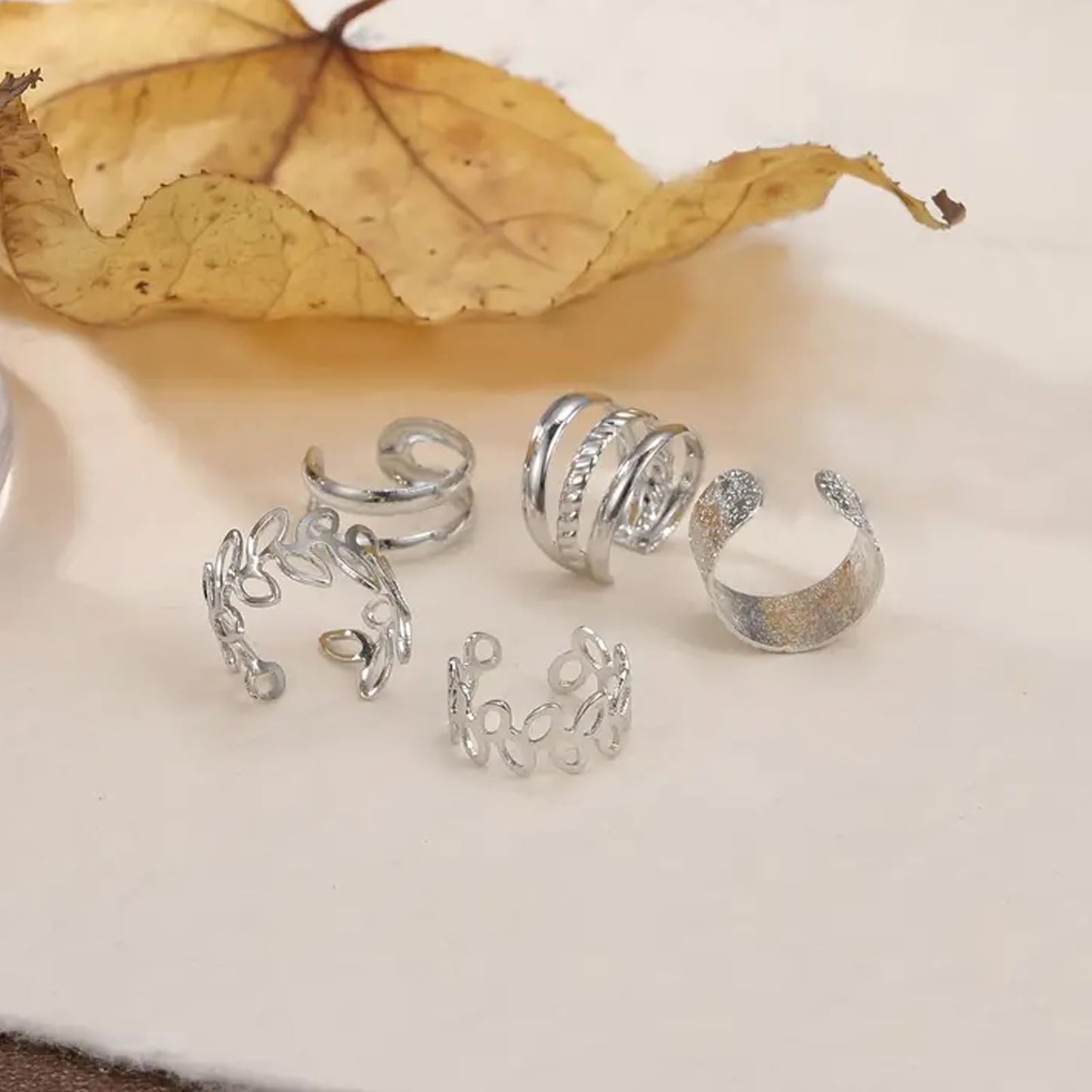 Dollcini 33 Részes Ékszerszett – Elegáns Arany Fülbevalók és Gyűrűk